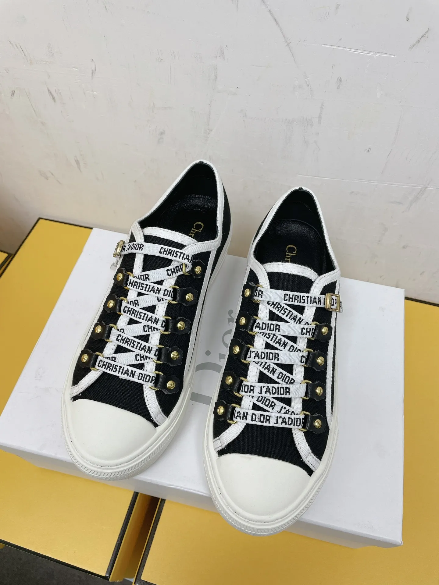 👟👟Ex-factory price 420👟👟 DIOR classic casual shoes black and white, classic 2 colors + 21 spring and summer latest colors, black and white, countless Internet celebrity shows, crazy rhythm, 21 spring and summer new products have richer materials, craftsmanship and design elements, so beautiful🔸Number: 35-40